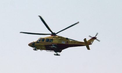 18enne cade da oltre 1 metro di altezza: in ospedale con l'elisoccorso