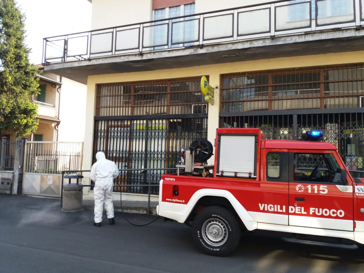 Sanificazione delle zone più frequentate di Canegrate FOTO