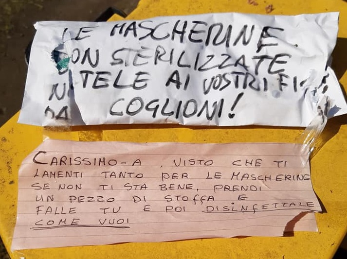 Getta nel cestino le mascherine del Comune: riempito di insulti