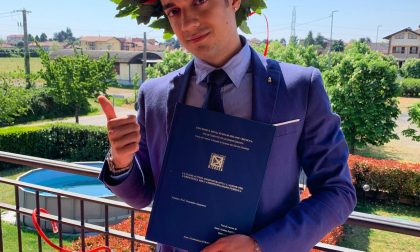 Il consigliere comunale si laurea a distanza