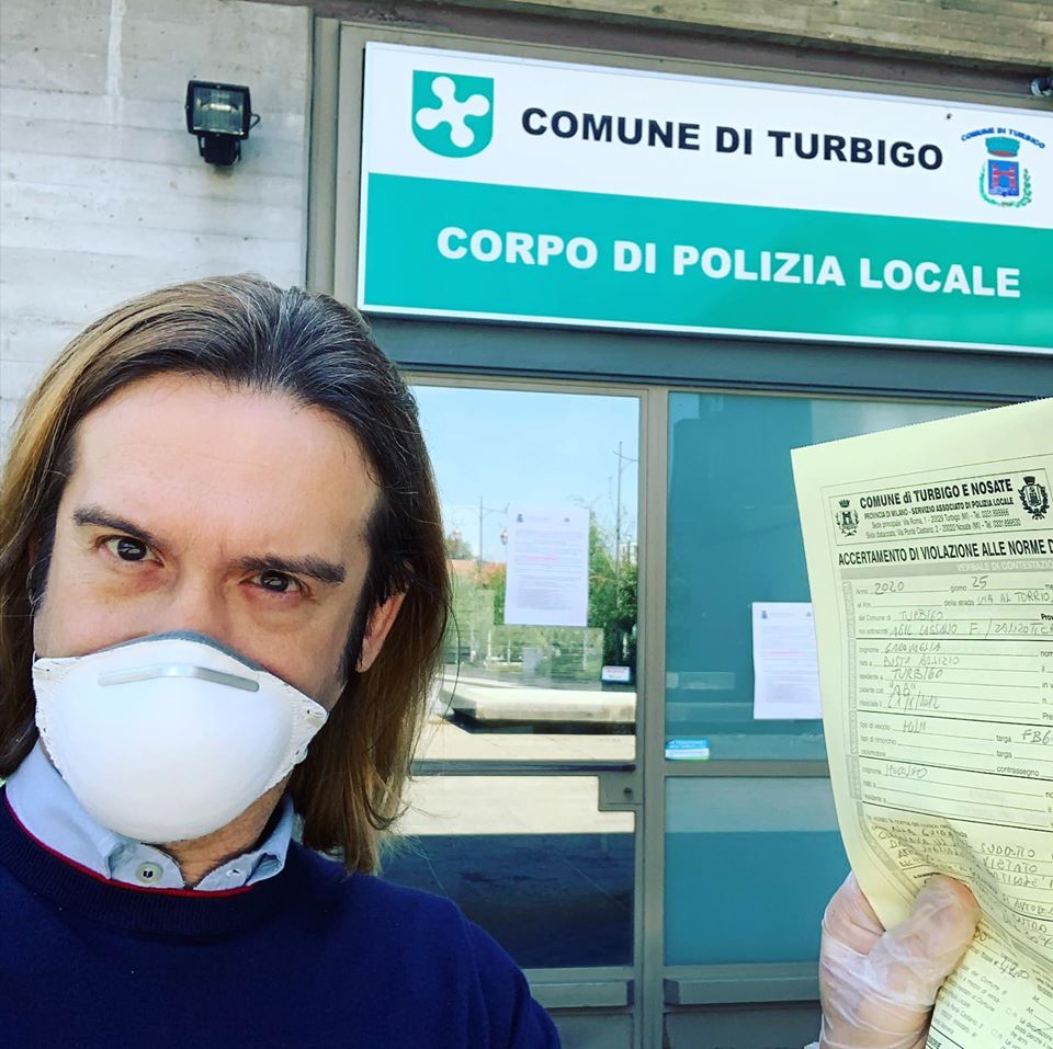 Sindaco contromano in auto: “Ho sbagliato, mi auto-multo”