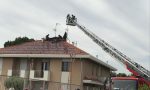 Incendio in villa: a fuoco un tetto FOTO