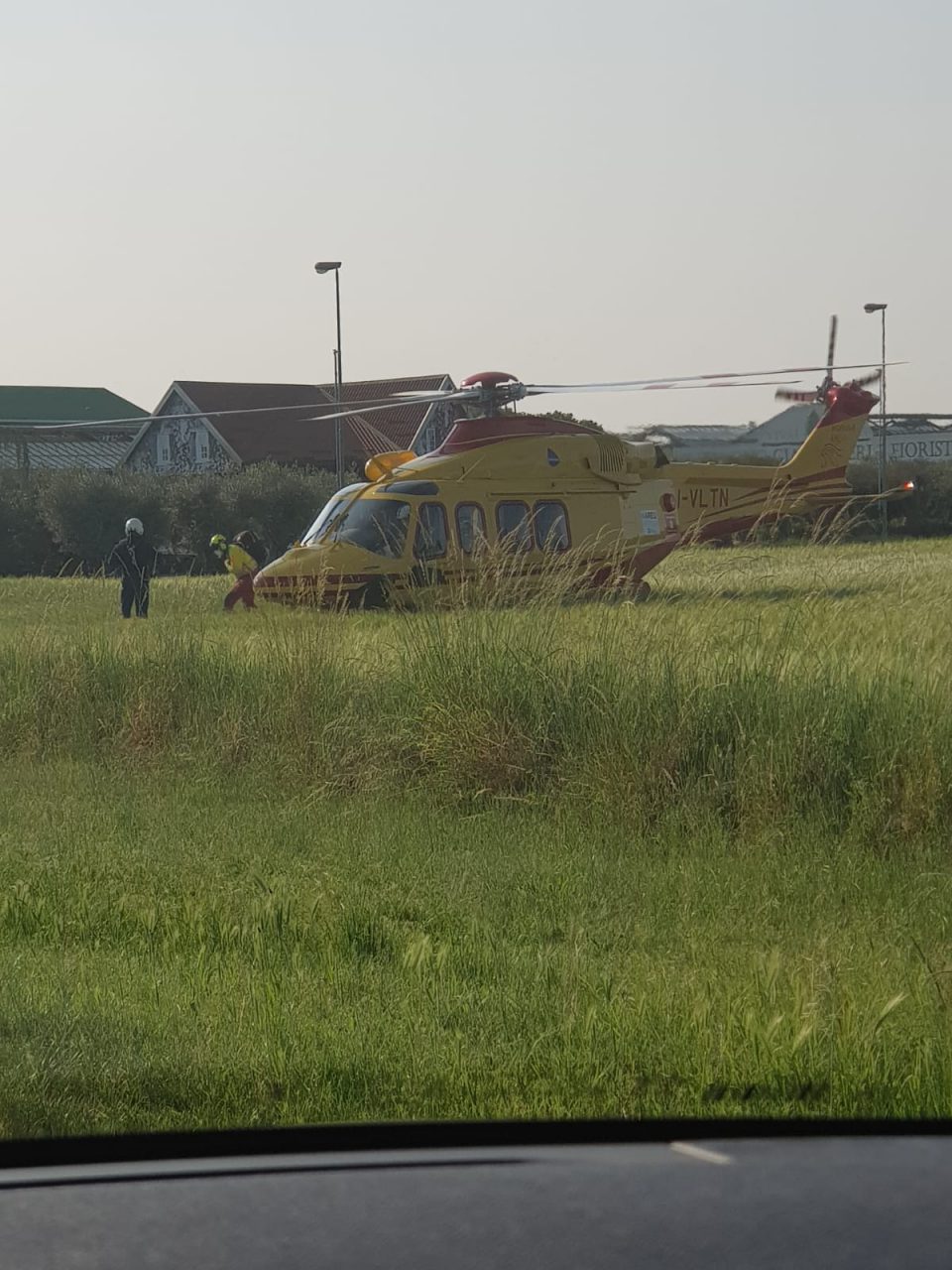 Incidente tra auto e moto: arriva l’elisoccorso