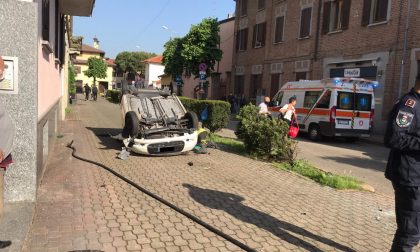 Ribaltamento a Vittuone: arriva l'elisoccorso FOTO