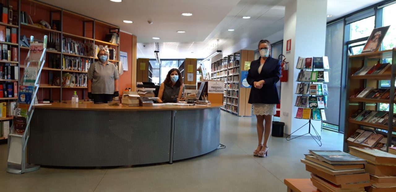Riaperta la biblioteca: quarantena per i libri restituiti