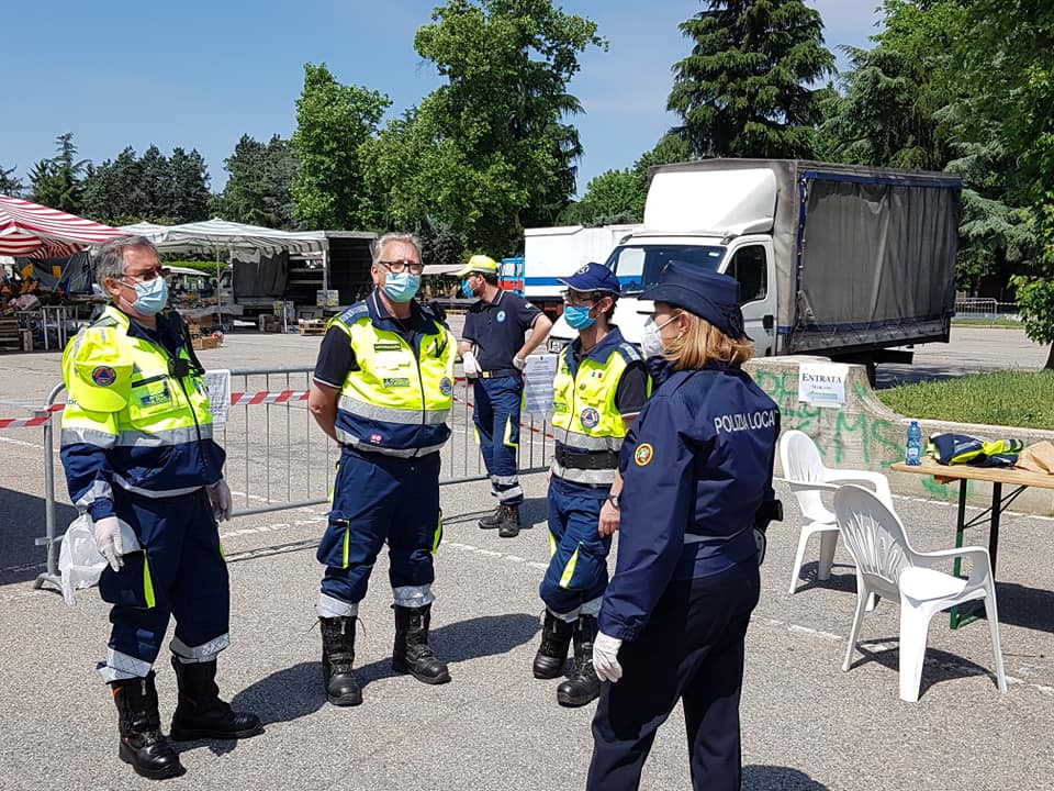 Primo mercato alimentare tra distanze e regole ferree FOTO