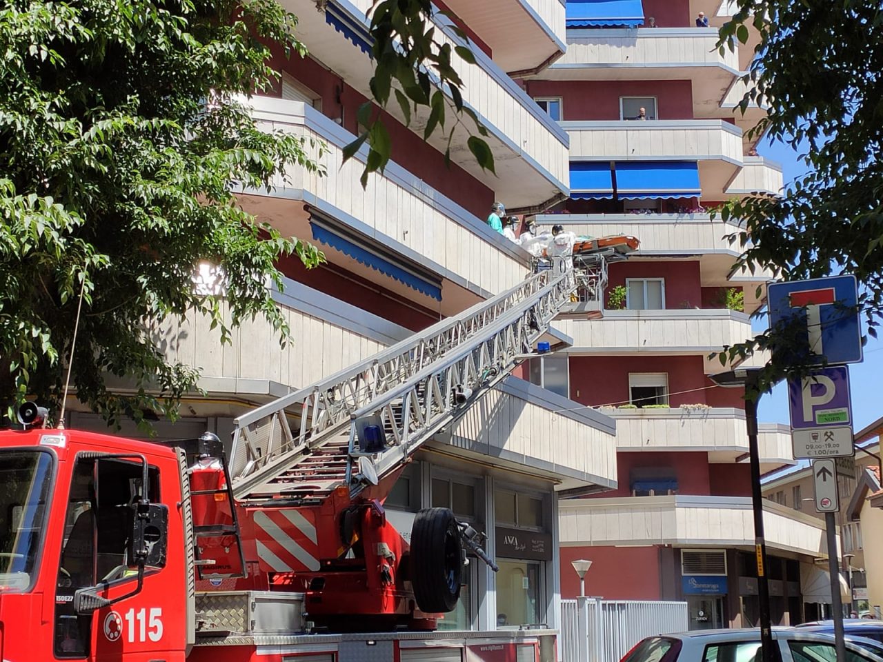 Vigili del fuoco e 118 per soccorrere una donna FOTO e VIDEO