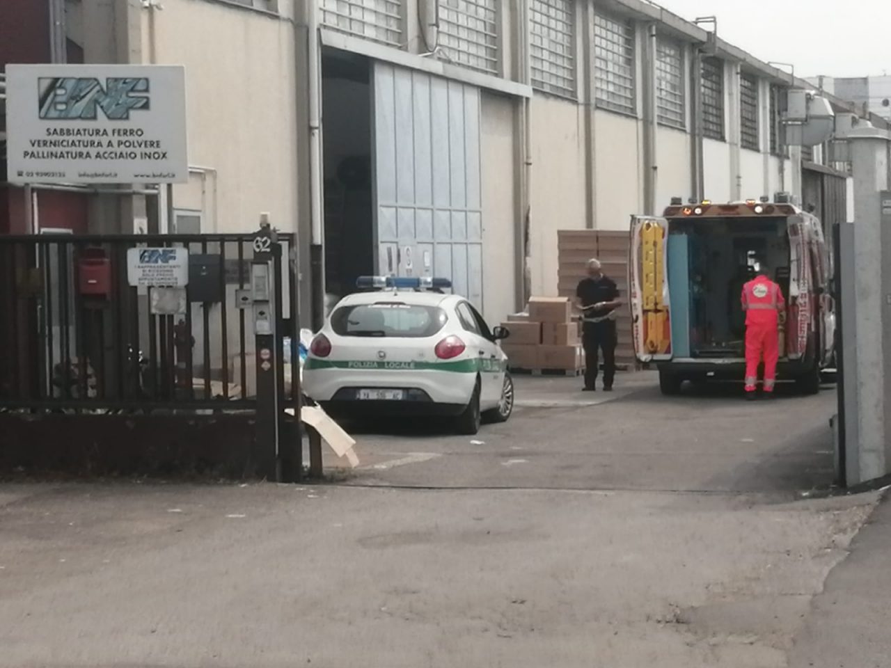 Operaio con mano incastrata in un macchinario: arriva l’elisoccorso