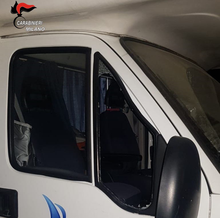 Cerca di rubare un camper parcheggiato, arrestato