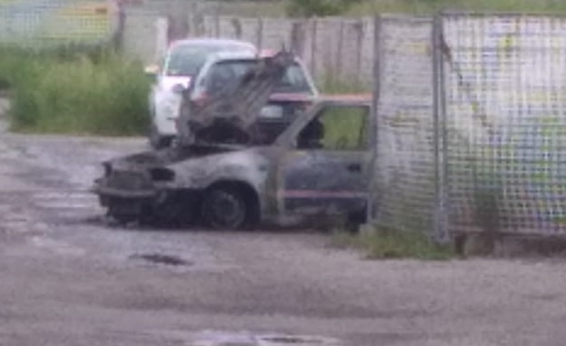 Auto distrutta dalle fiamme, paura a Canegrate