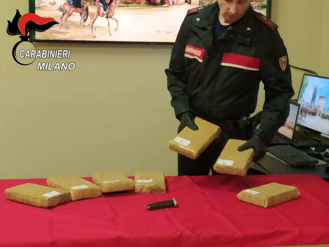Da Roma a Legnano in macchina con oltre 7 chili di cocaina nascosta nel bagagliaio