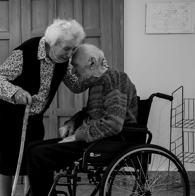 Il lungo abbraccio di Guido e Maria dopo 101 giorni di lontananza