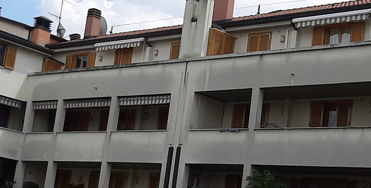 Paura a Novate: prende fuoco un appartamento