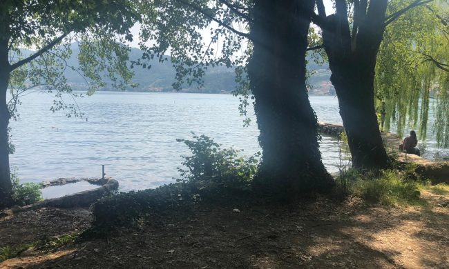 Malore in acqua dopo il pic nic: 26enne rischia la vita per un tuffo