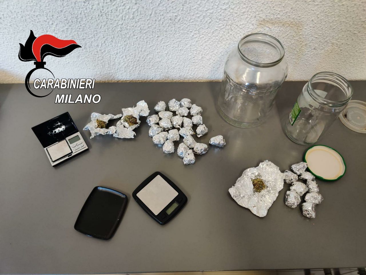 Nascondeva droga: magentino arrestato