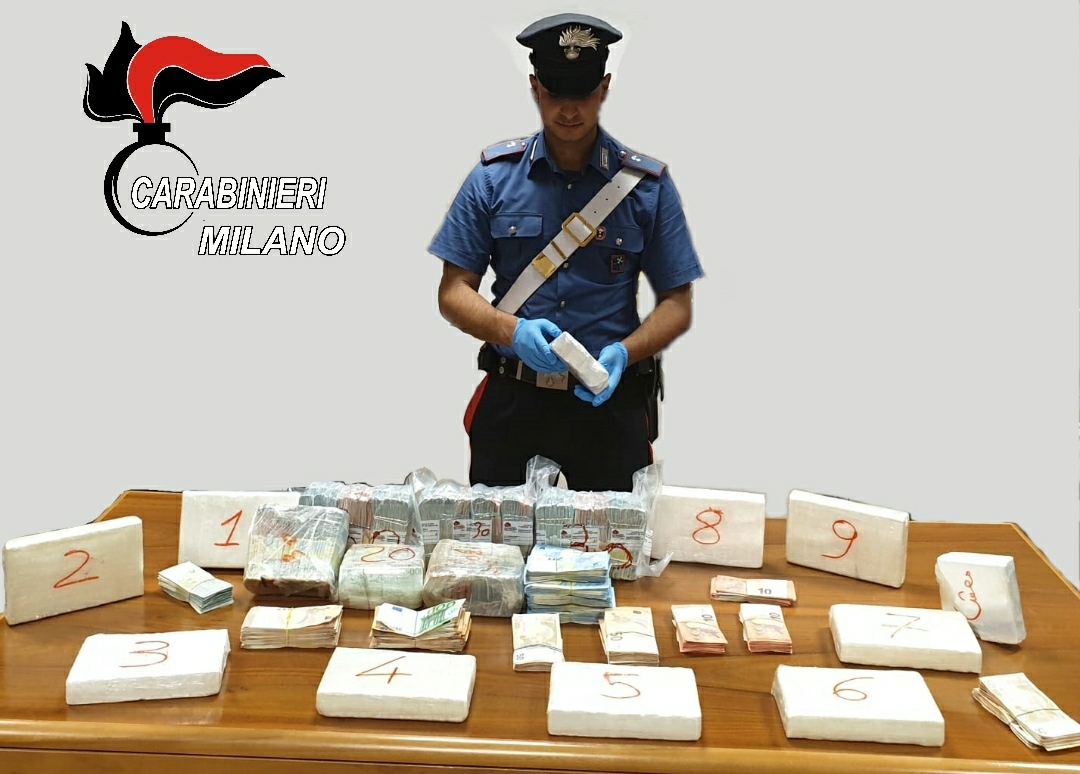 10 chili di cocaina e oltre 200mila euro in contanti: arrestati due spacciatori