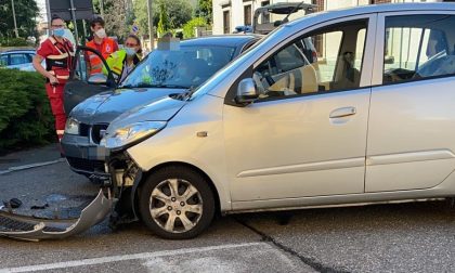 Incidente a Cerro Maggiore, tre auto distrutte e quattro feriti FOTO