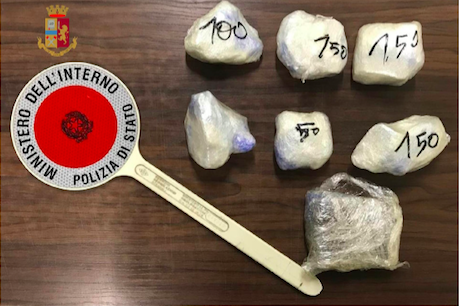 Ricercato per il tentato omicidio di un carabiniere: arrestato con il complice e sequestra più di un chilo di droga