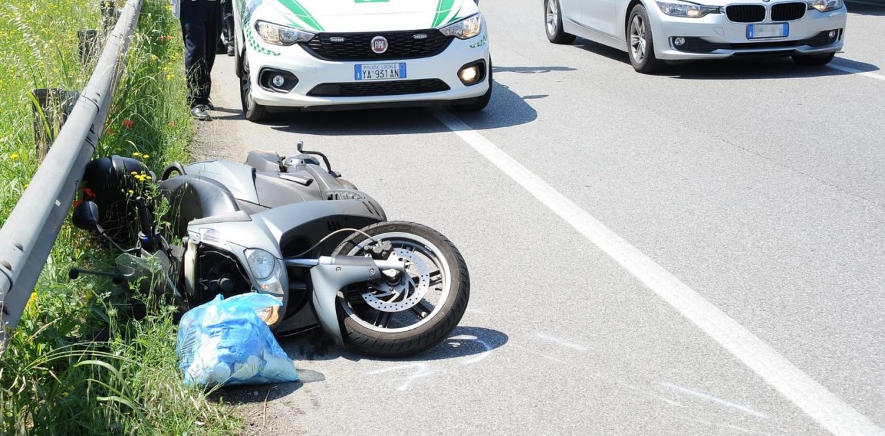 Incidente sulla Ss11, arriva anche l’elisoccorso. Grave un 73enne
