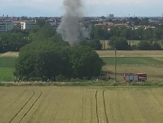 Brucia un macchinario all’interno di un capannone