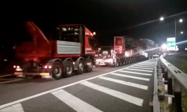 Un “bestione” lungo 76 metri in viaggio sulla Teem FOTO E VIDEO