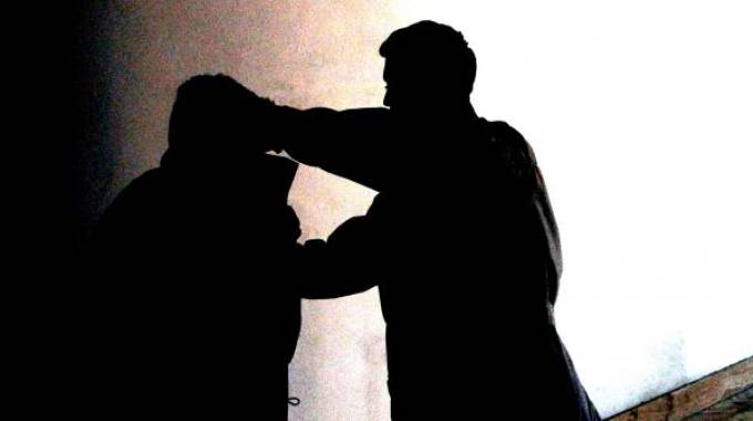 Rapina e tentato omicidio con un martello: la Polizia arresta due uomini