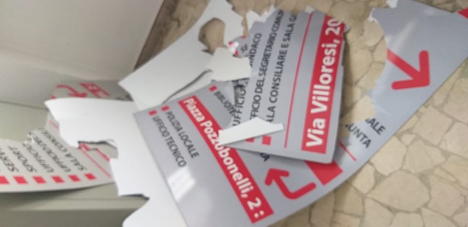 Tabellone distrutto, il colpevole si autodenuncia