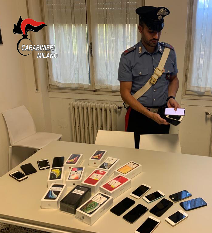 Migliaia di euro e dispositivi tecnologici rubati: arrestate 3 persone