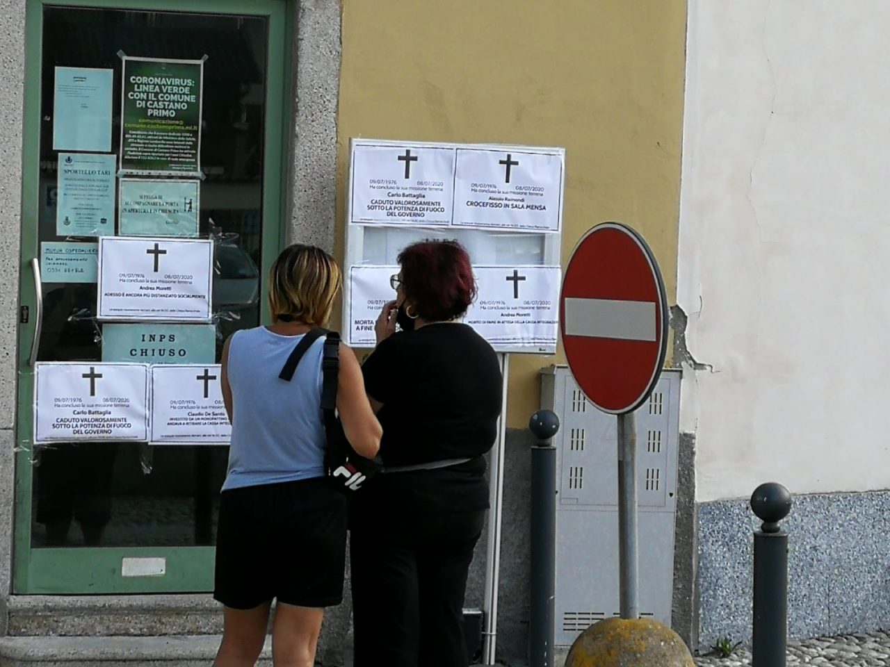 “Morti aspettando la cassa integrazione”: gli slogan shock fuori dall’Inps