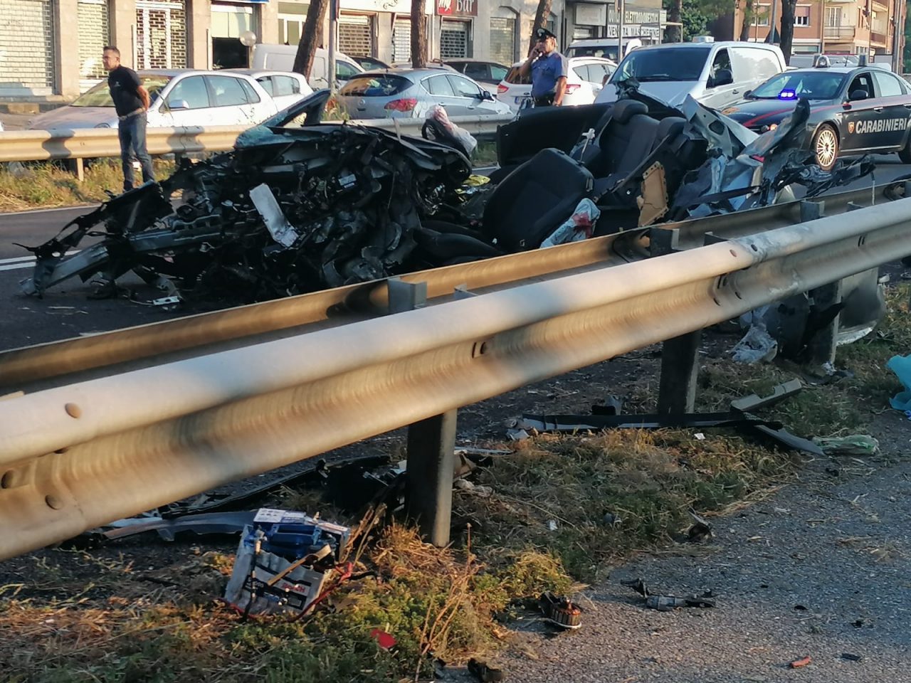 Scontro frontale con un camion: 26enne di Bollate in gravi condizioni