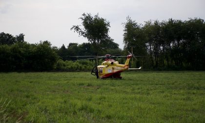 Cade dalla bici, arriva anche l'elisoccorso FOTO