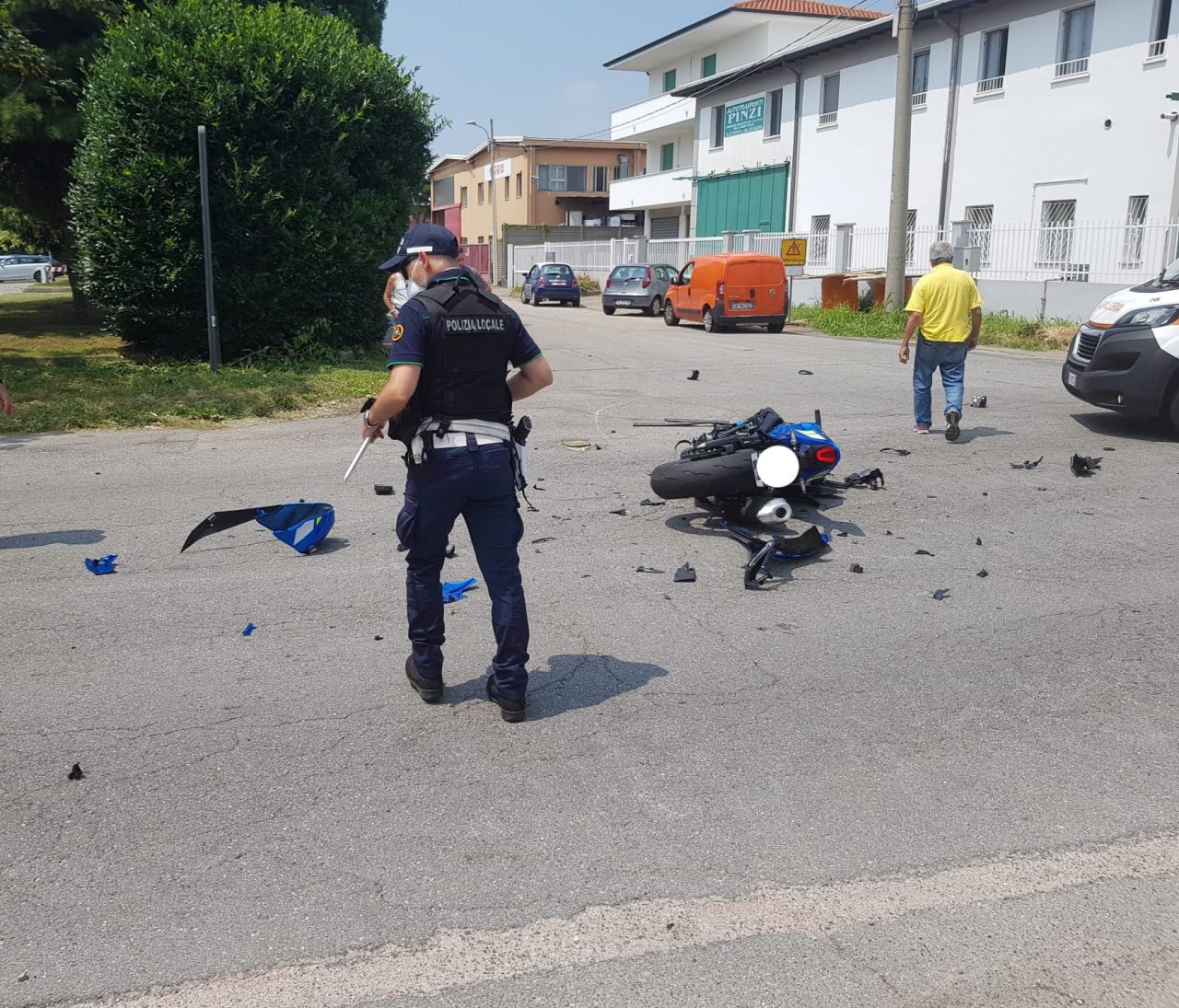 Incidente tra auto e moto a Senago: giovani trasportati in ospedale