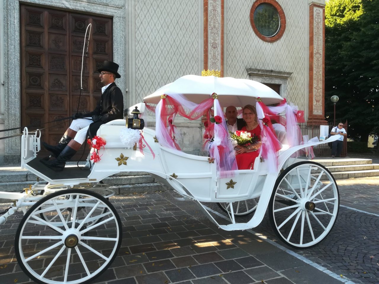 Cinquant’anni di matrimonio festeggiati in carrozza