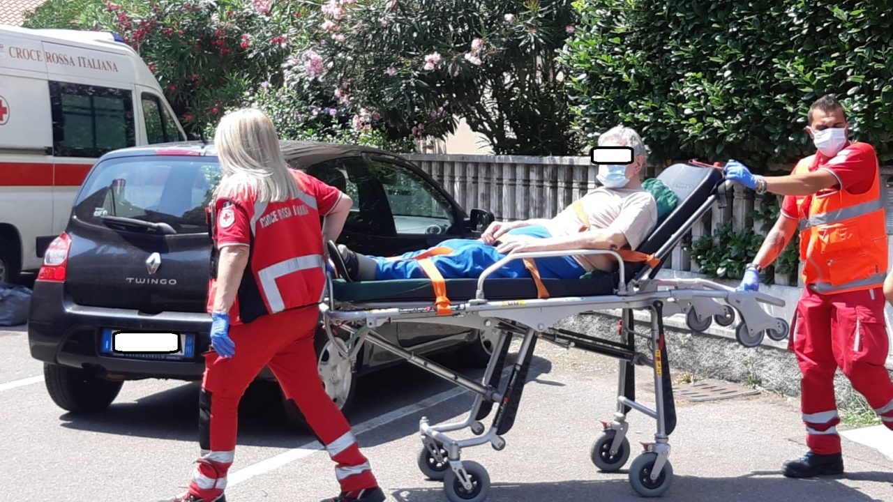 Si sente male in casa, arrivano i pompieri