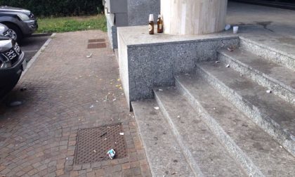 Piazza del Carroccio tra schiamazzi e sporcizia: l'ira dei residenti