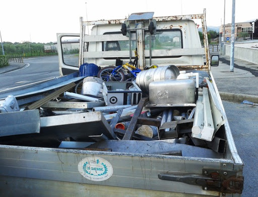 Trasporto illegale di rifiuti: due automezzi sequestrati