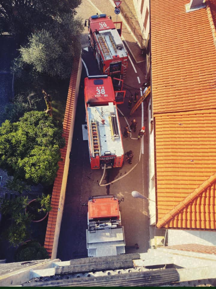 Pompieri di Inveruno in azione: morti in un incendio due cani