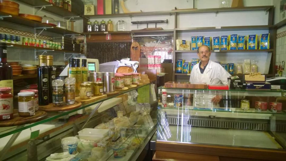 Si è spento Vittorio Avinci: storico titolare della gastronomia in piazza
