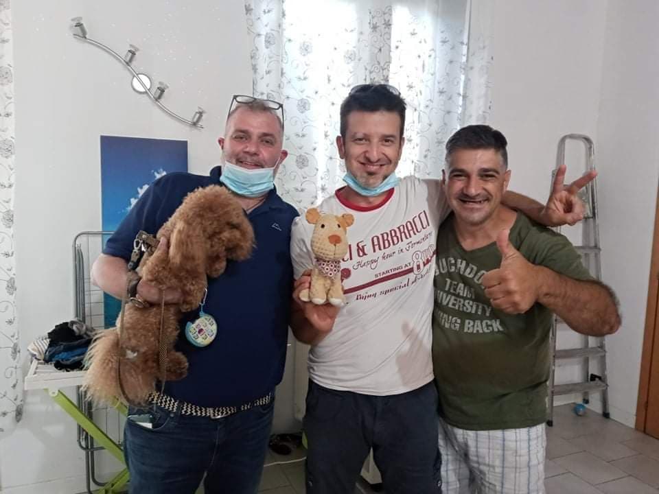 Donano il pupazzo introvabile al bimbo autistico
