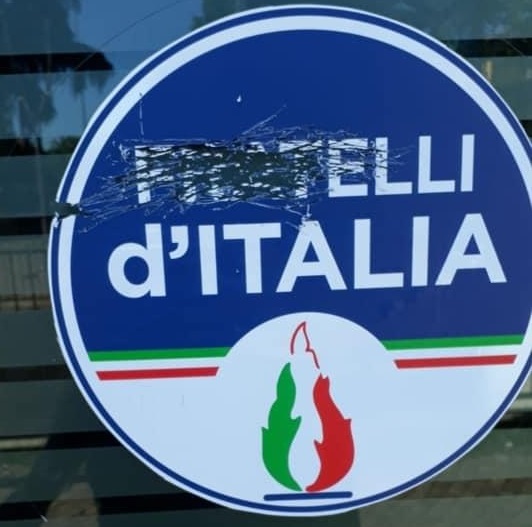 Fratelli d’Italia, vandalizzata la sede di Legnano