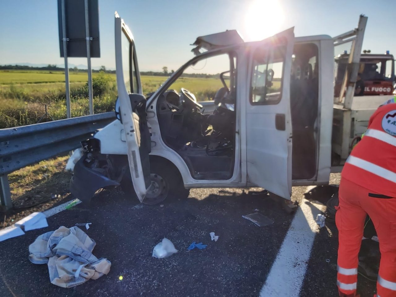 Finiscono contro un ostacolo: un morto e un ferito grave