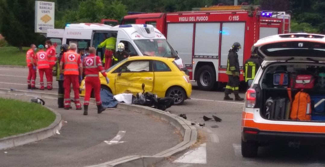 Incidente Tra Auto E Moto Sul Sempione Muore Ragazzo Di Anni Foto Prima Milano Ovest