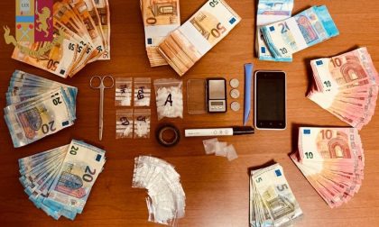 Spaccia shaboo dopo il lavoro ma viene arrestato