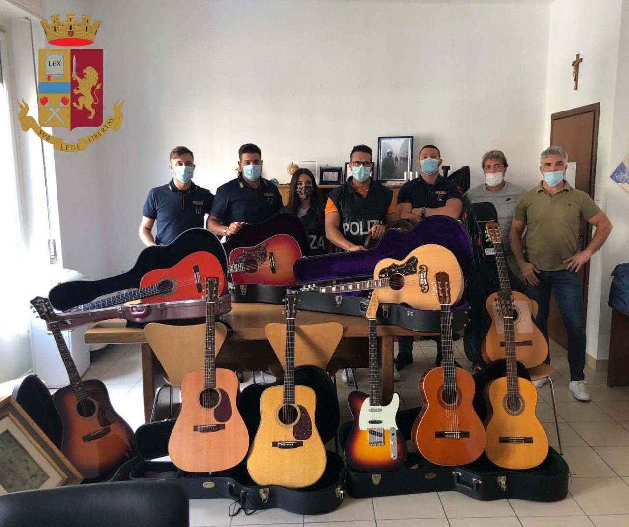 Recuperata la chitarra rubata di Elvis Presley