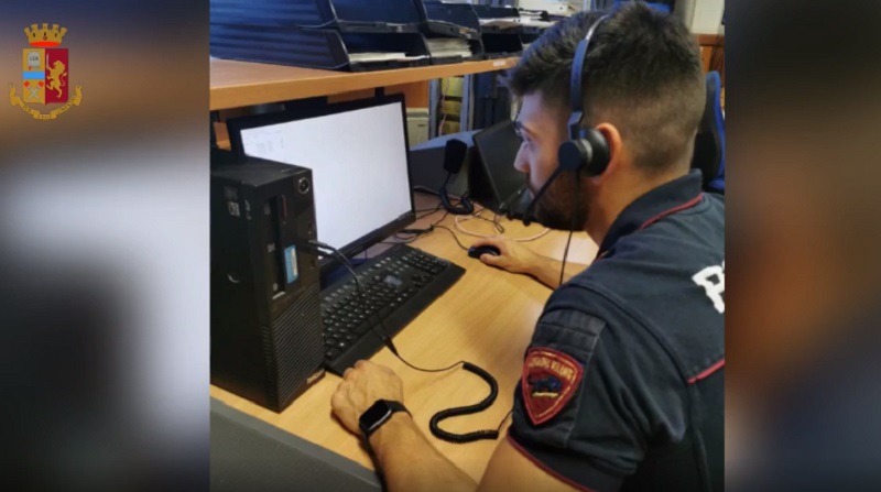 Si finge nipote per rubarle soldi e oro, ma l’87enne le tende una trappola e la fa arrestare
