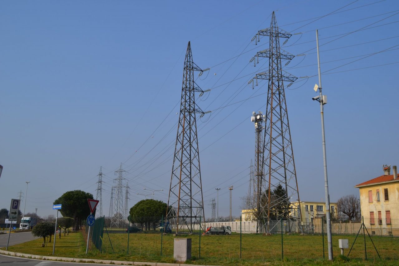 Interramento tralicci in zona nord finalmente al via