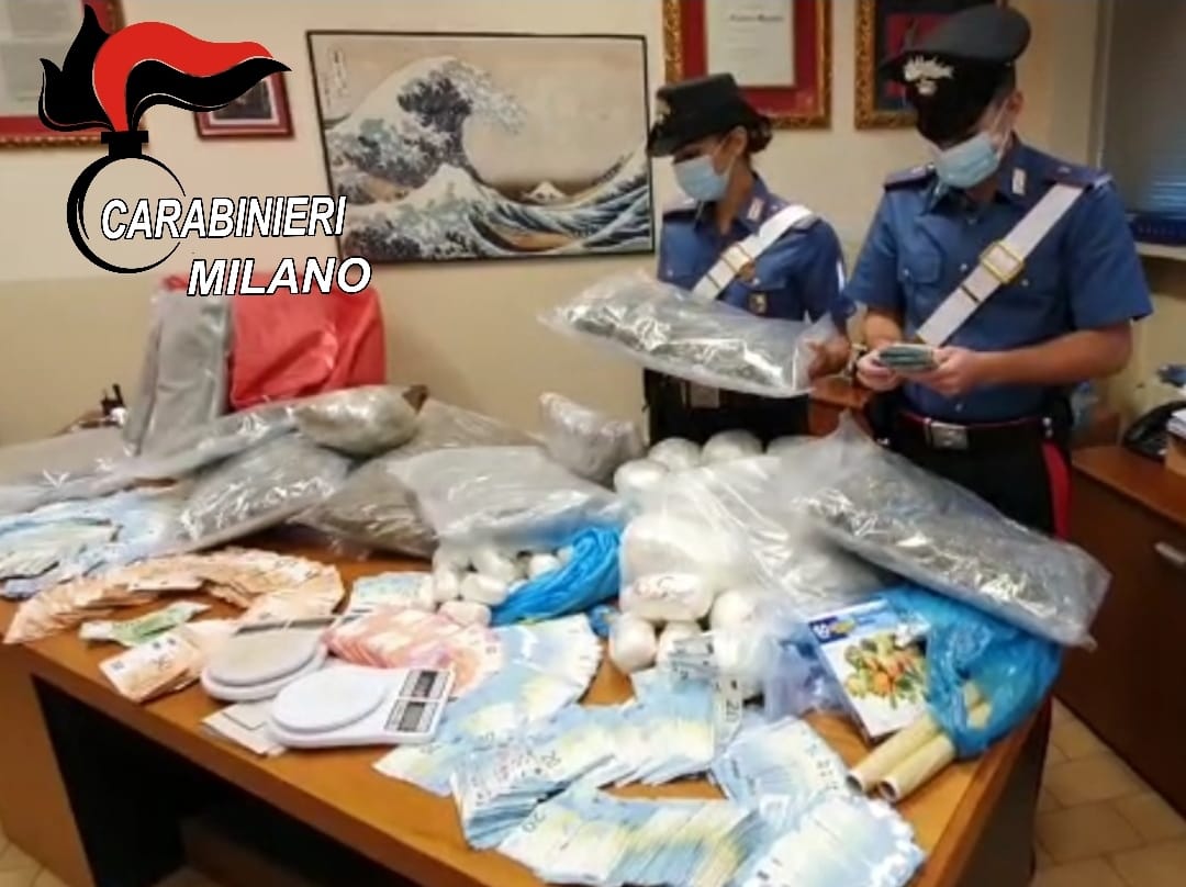 Il Regno Della Droga In Casa: Arrestata Coppia Di Spacciatori - Prima ...