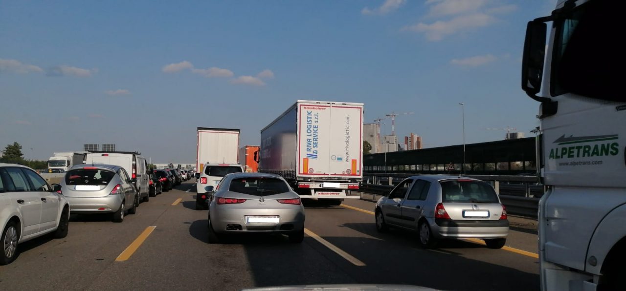 Traffico bloccato sulla A4 tra Pero e Sesto San Giovanni