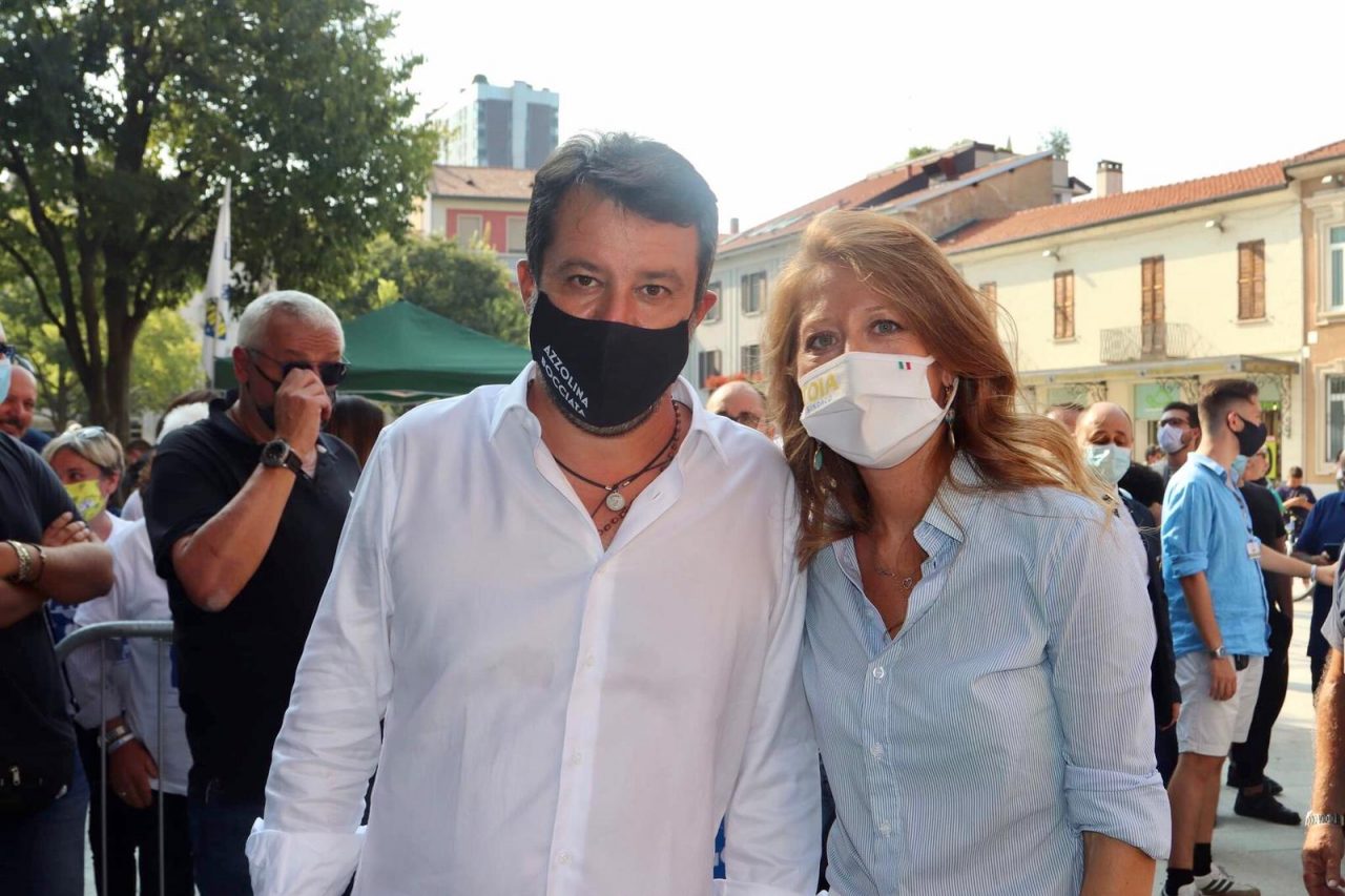 Una protesta ha accolto Salvini a Legnano