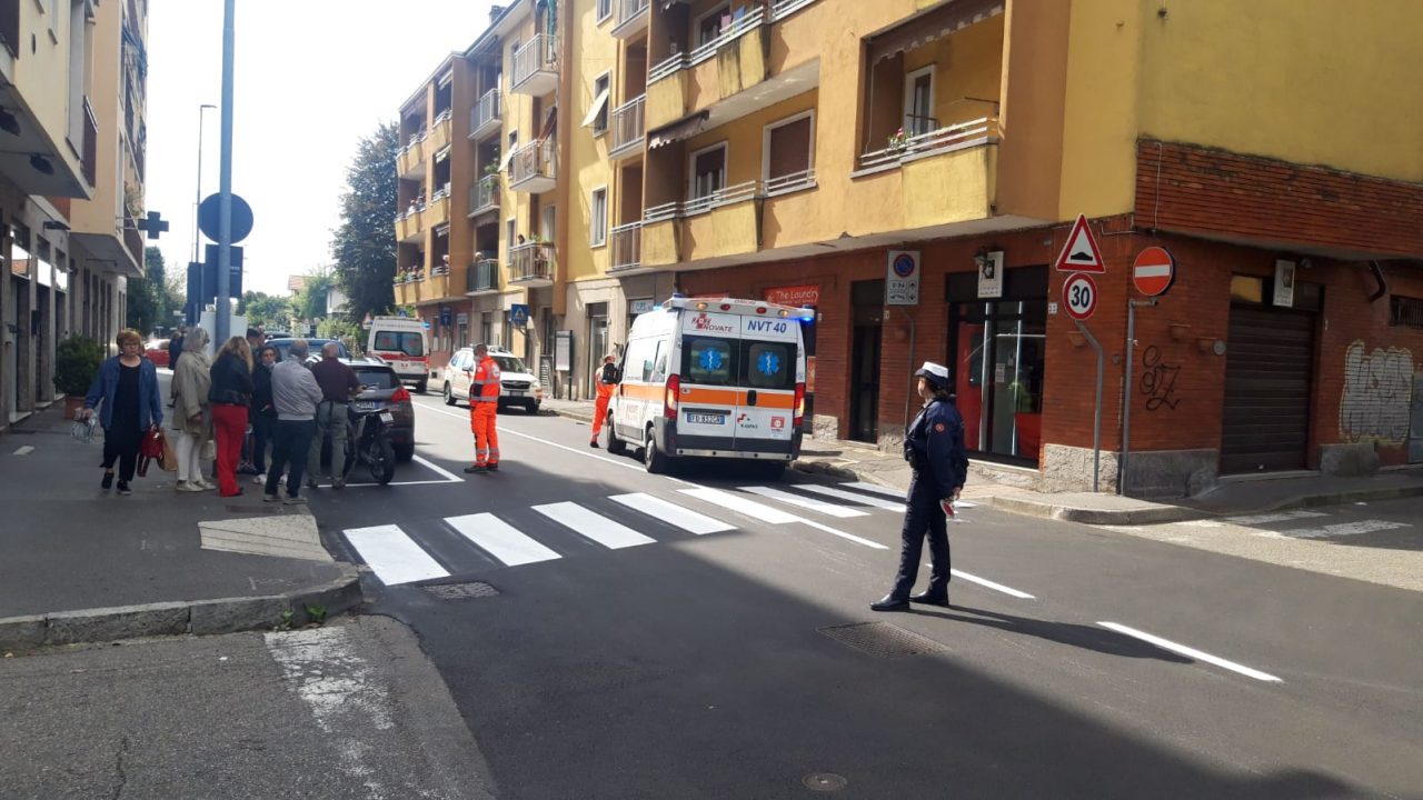 Grave incidente tra un’auto e una moto: due coinvolti